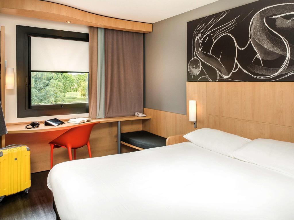 Ibis Montceau Les Mines Hotel Buitenkant foto